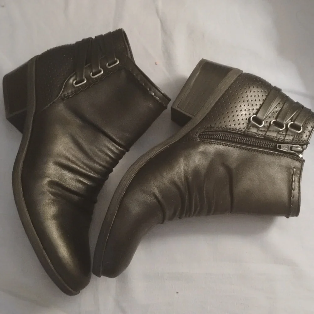 Baretrap Boots! Worn Once!